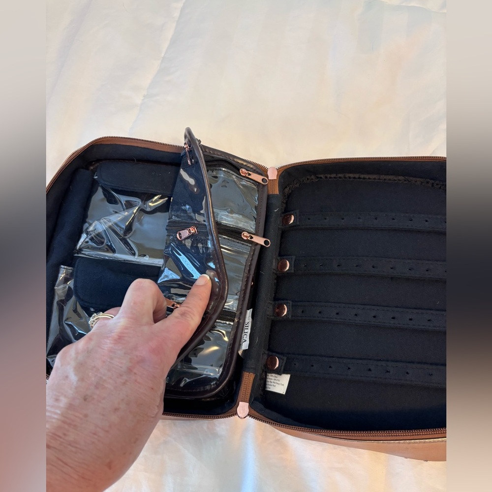JEWELRY Carrier with Handle - Picture 1 of 15